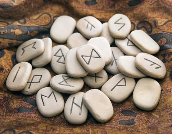 Рунический гороскоп на 2023 год